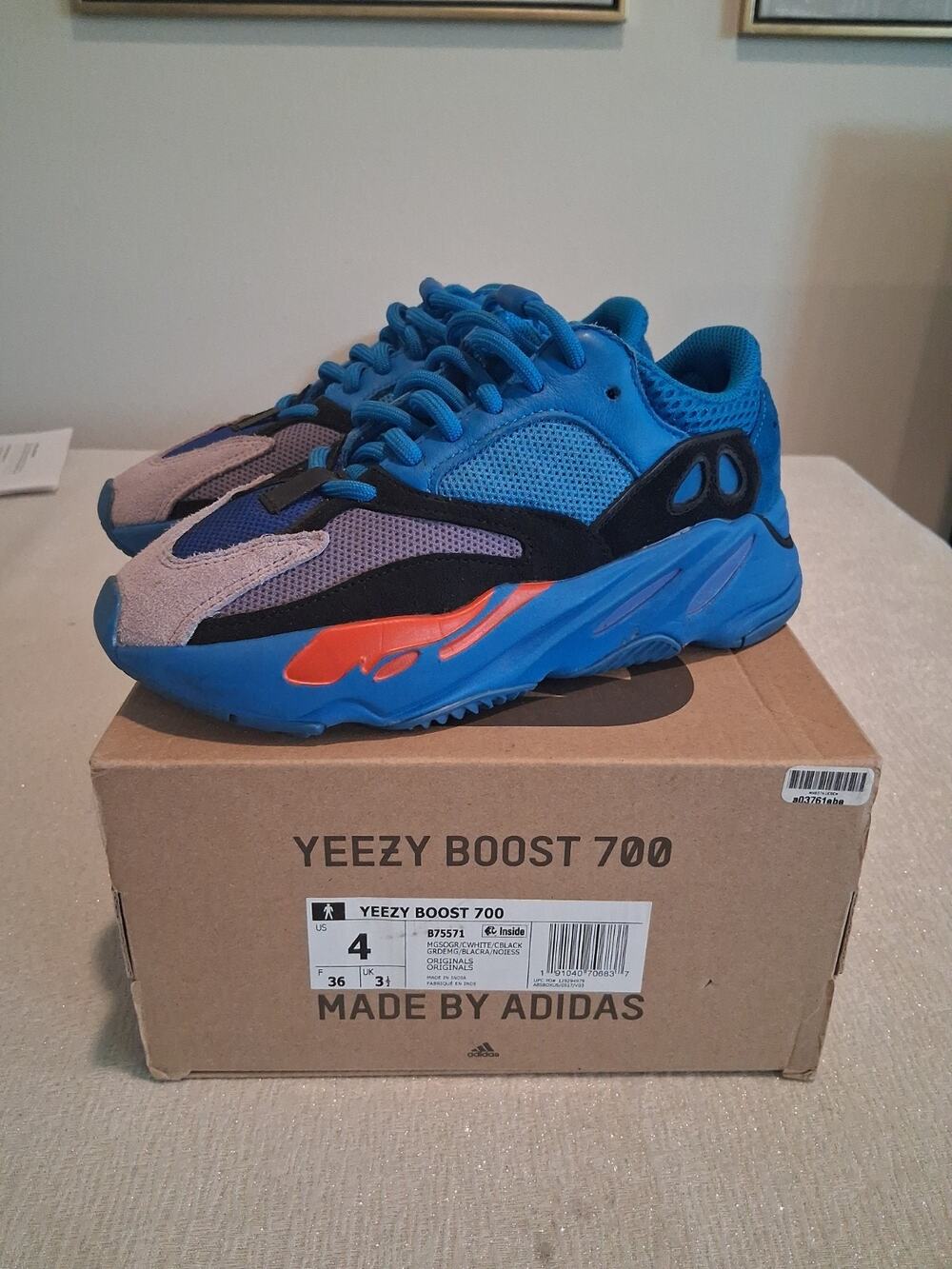 Used adidas Yeezy Boost 700 Bright Blue GZ0541 Men Unisex Size 4 W/ Yeezy Box